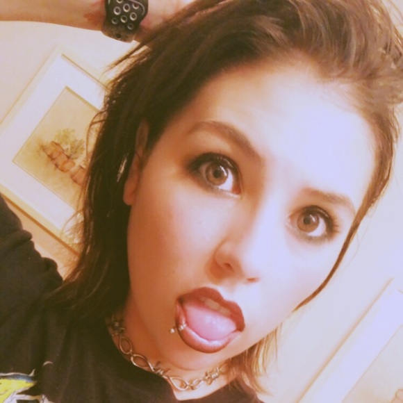 Meet your Posher, Emily - Picture 2 of 2